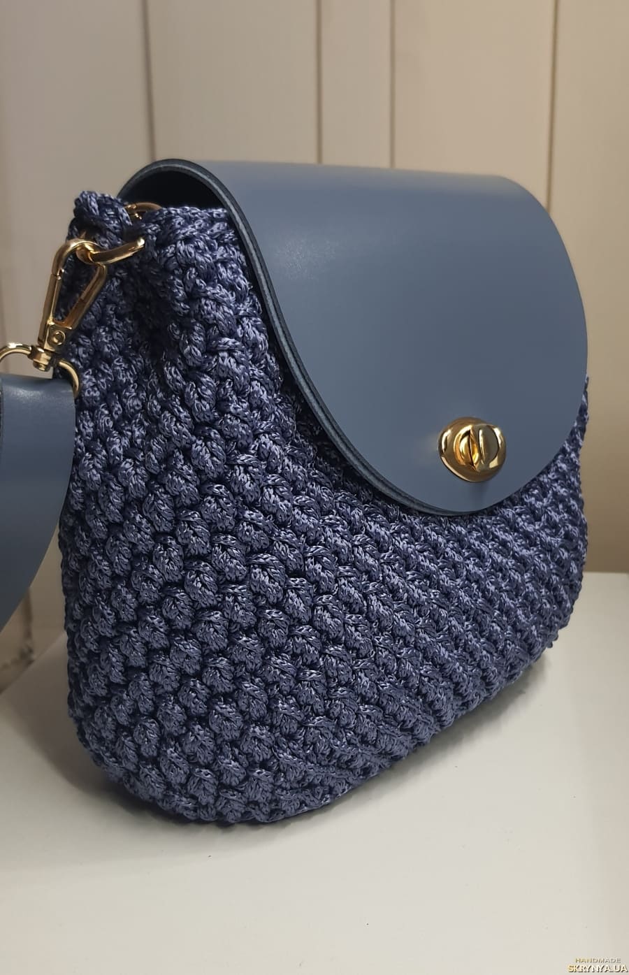 Geantă crossbody bej cu capac piele