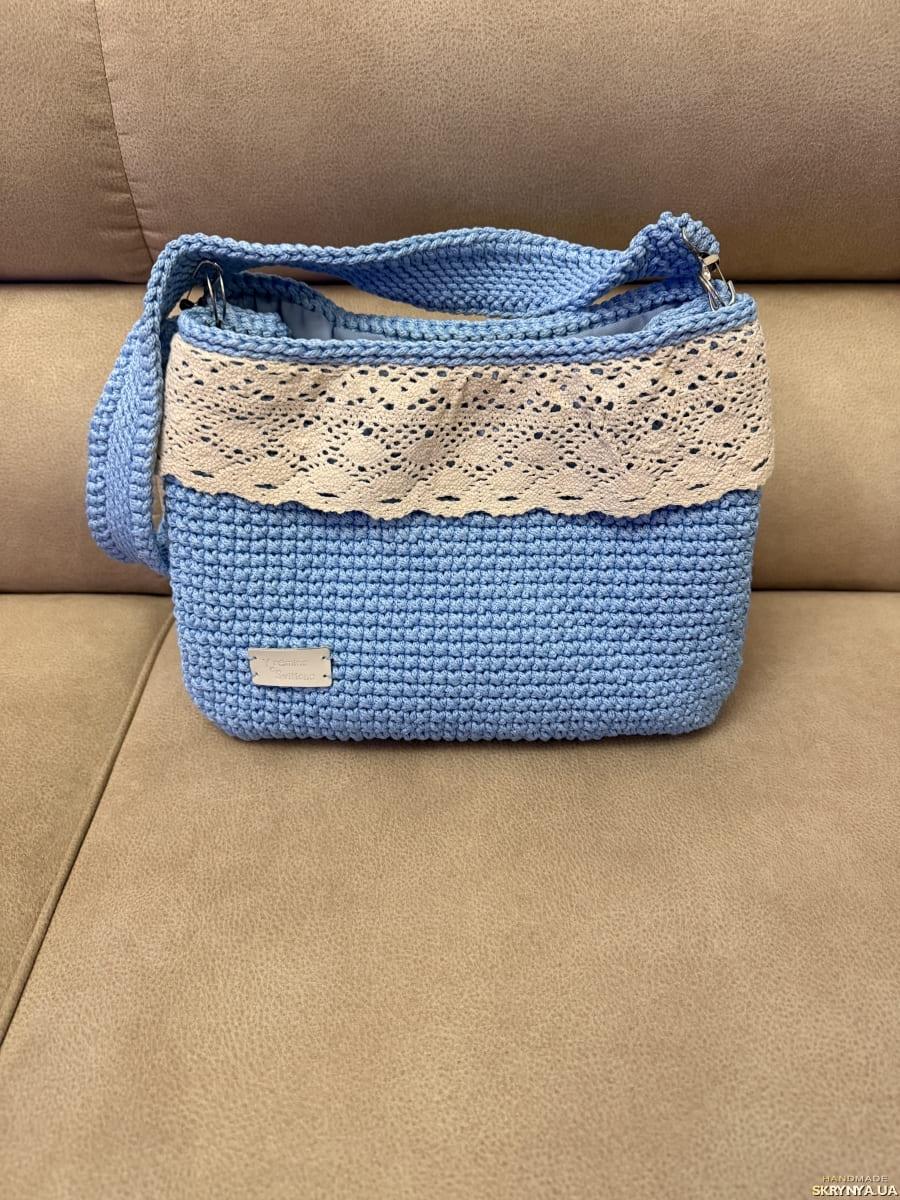 Geantă crossbody bleu deschis cu dantelă